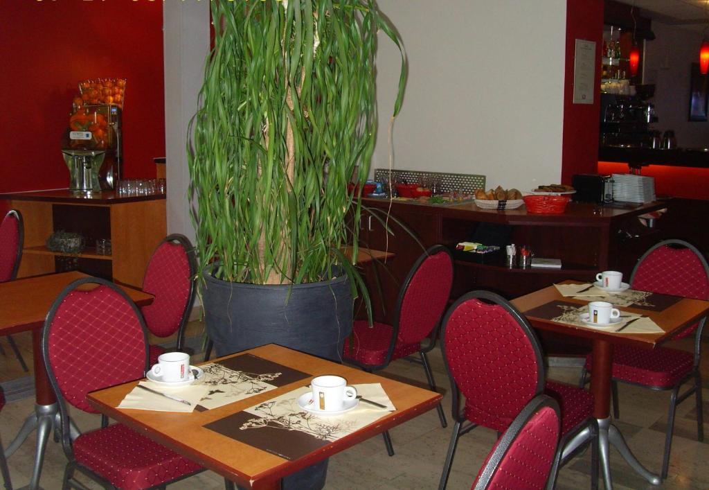 Hotel Restaurant Du Parc De La Colombiere ดีจอง ภายนอก รูปภาพ