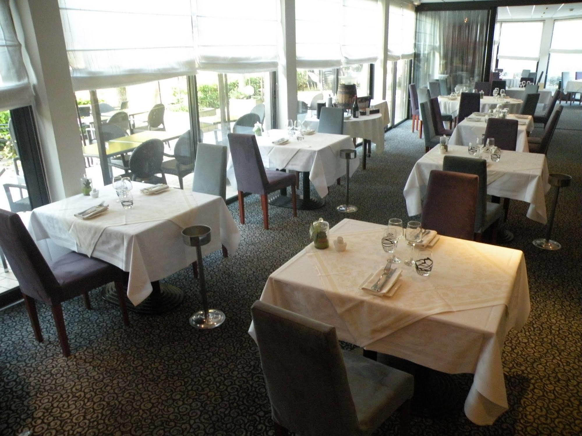 Hotel Restaurant Du Parc De La Colombiere ดีจอง ภายนอก รูปภาพ