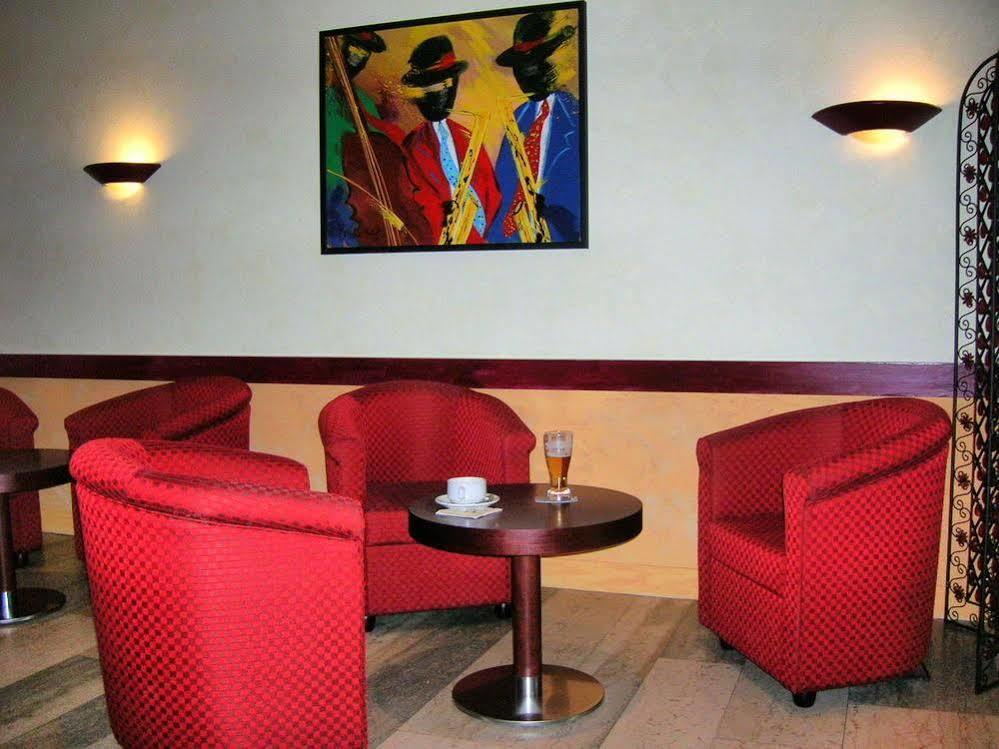 Hotel Restaurant Du Parc De La Colombiere ดีจอง ภายนอก รูปภาพ